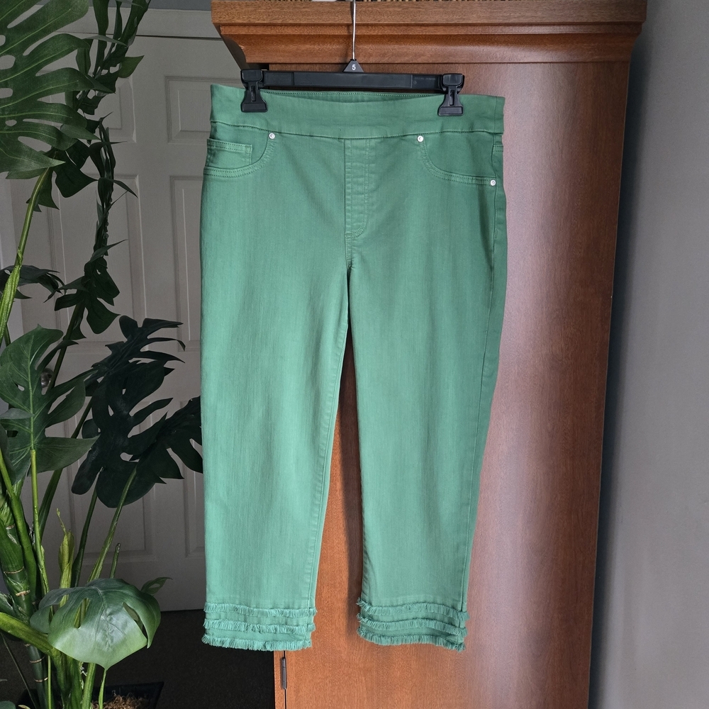 Chico's Green Crop Ruffle Hem Capris
